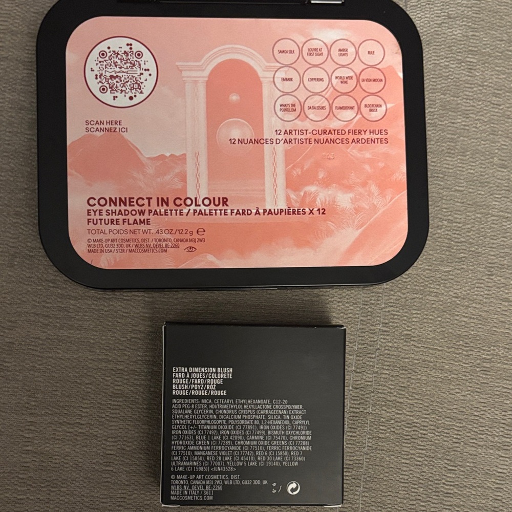 MAC Cosmetics Eyeshadow Palette - future flame and bonus blush - Picture 3 of 3